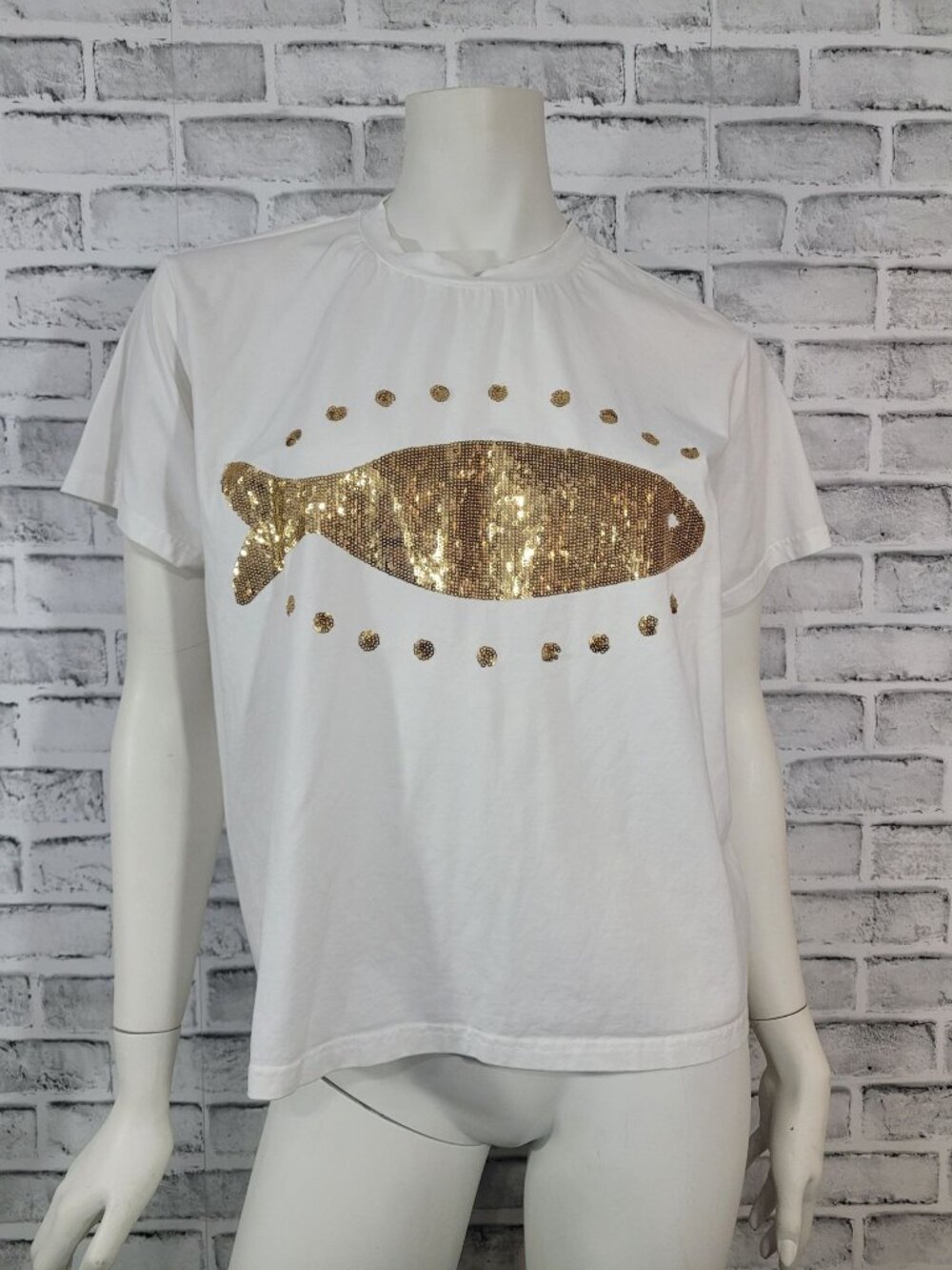 Queen of Sparkles QOS Gold Fish Sequin Short Sleeve Boxy Tee Stretch Size Medium